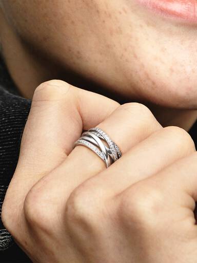 Funkelnde und Polierte Linien Ring