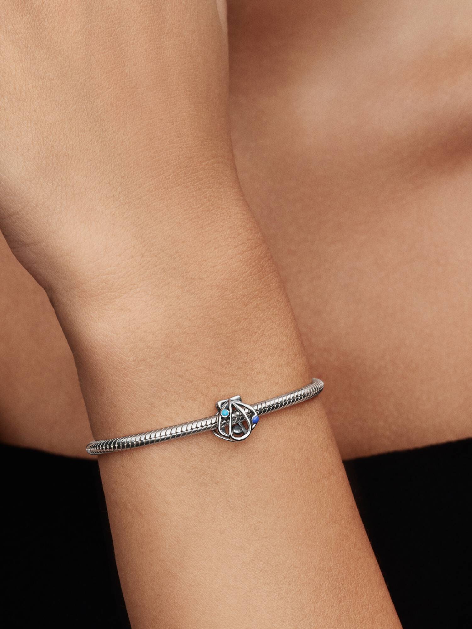 Offen gearbeitete Muschel Charm