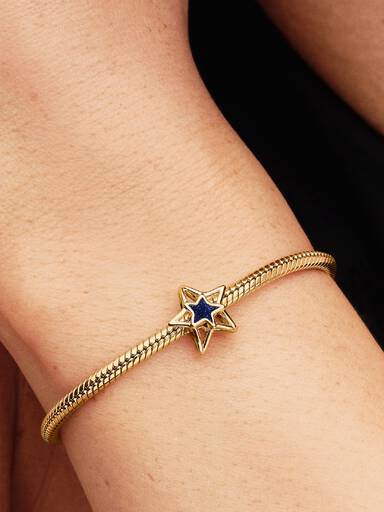 Stern Offen gearbeitetes Charm