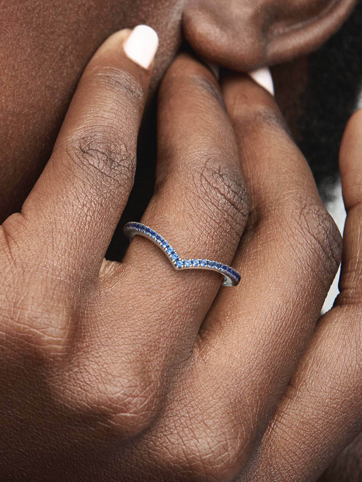 Pandora Timeless Wishbone Funkelnder Blauer Ring