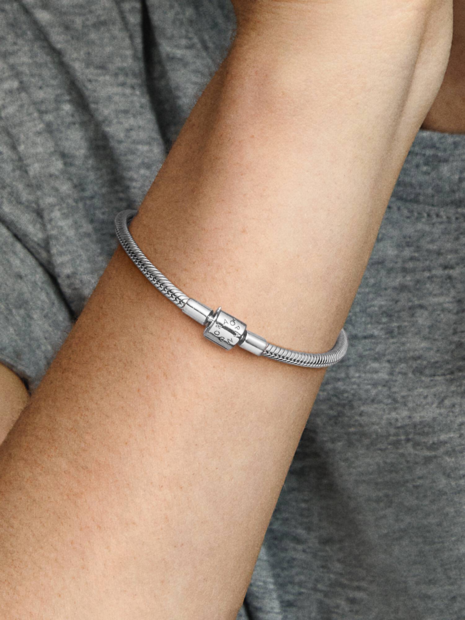 Verspieltes Zylinder-Verschluss Schlangen-Gliederarmband
