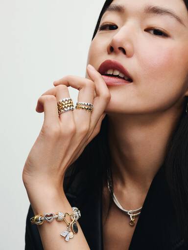 Reihe von Herzen Ring