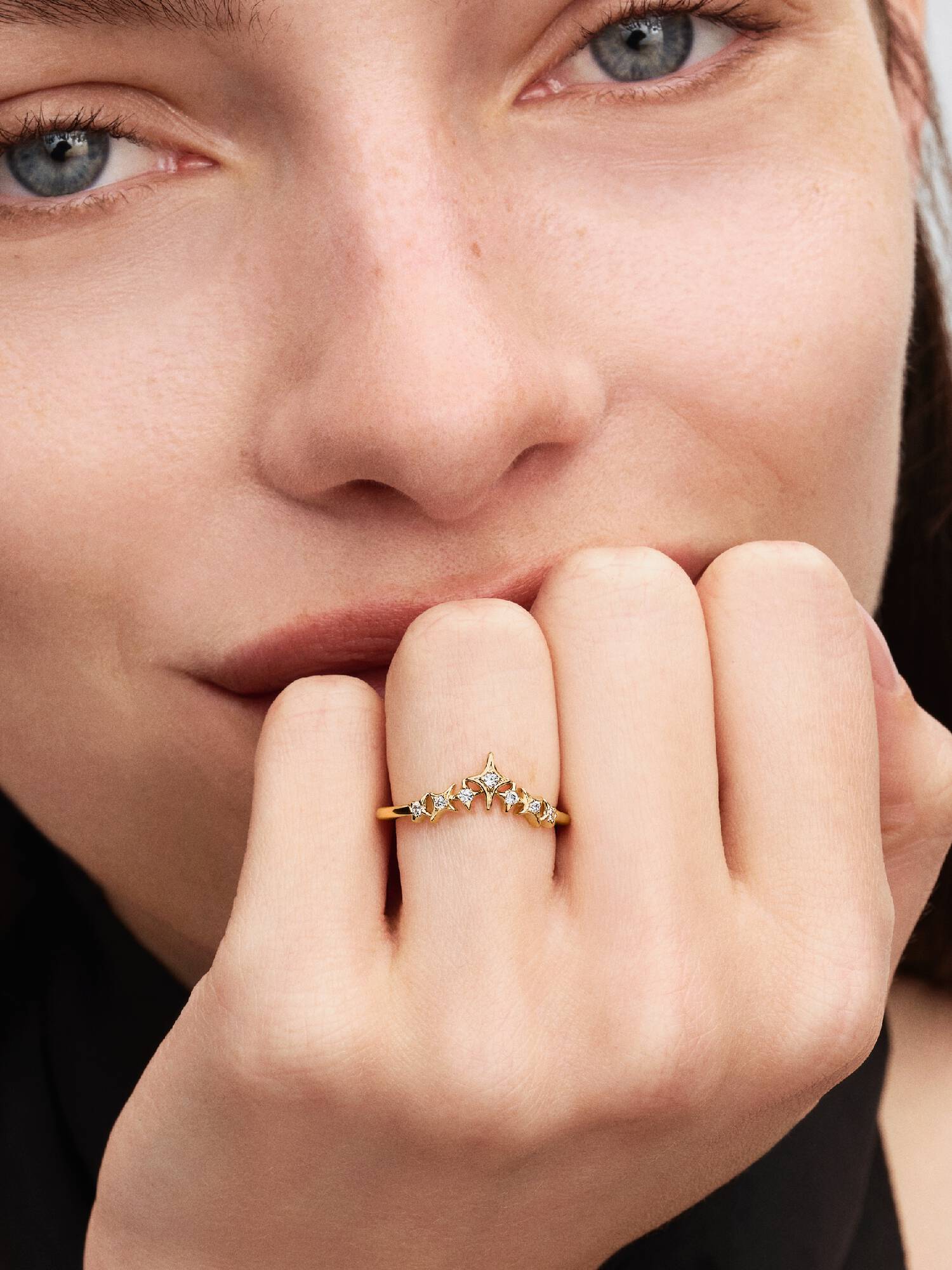 Tiara Sterne Ring