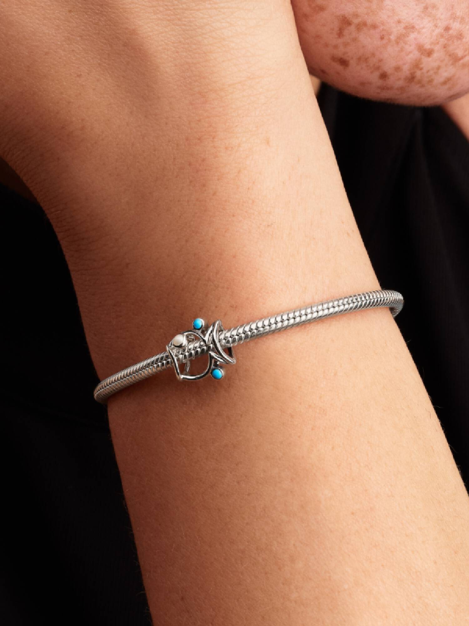 Offen gearbeiteter Fisch Charm