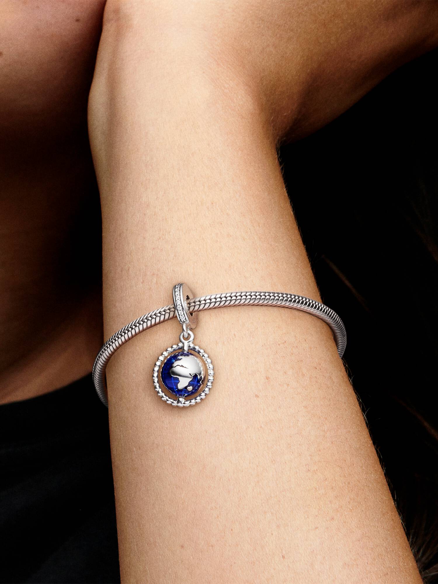 Drehender Globus Charm-Anhänger