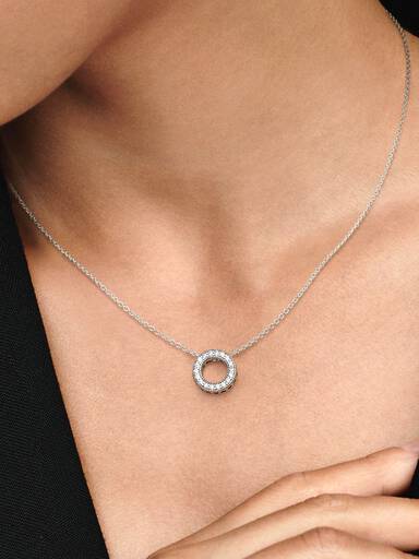Pandora Logo Pavé-Kreis Halskette