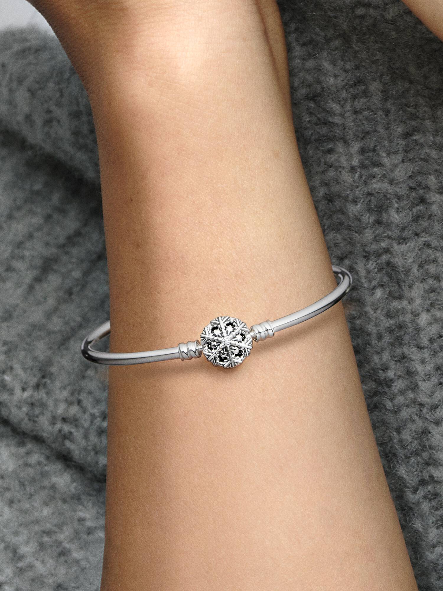 Pandora Moments Funkelnder Schneeflocken-Verschluss Armreif