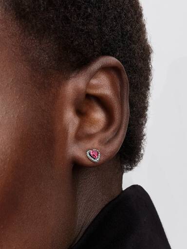 Erhabenes Rotes Herz Ohrstecker