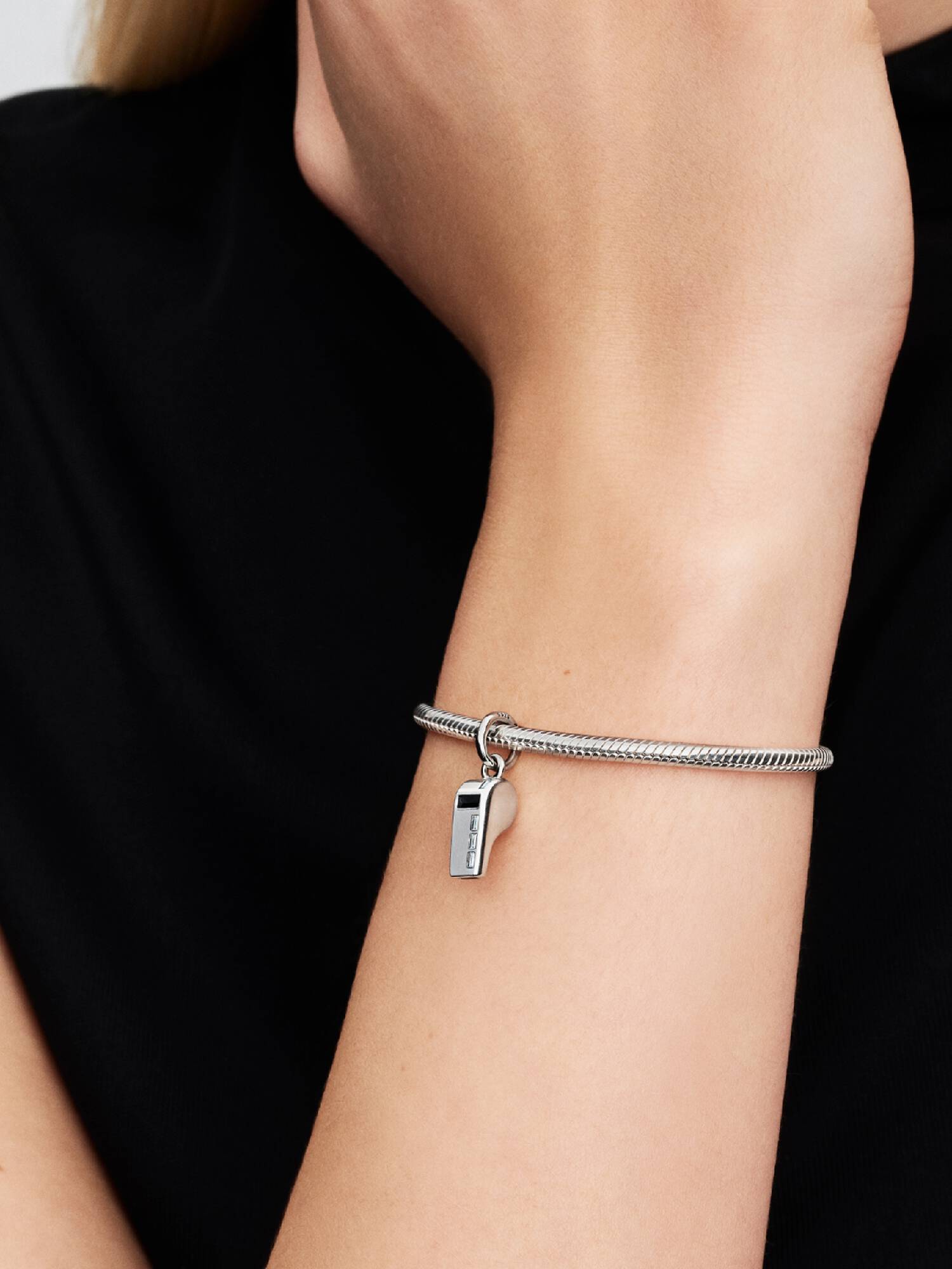 Schiedsrichterpfeife Charm-Anhänger