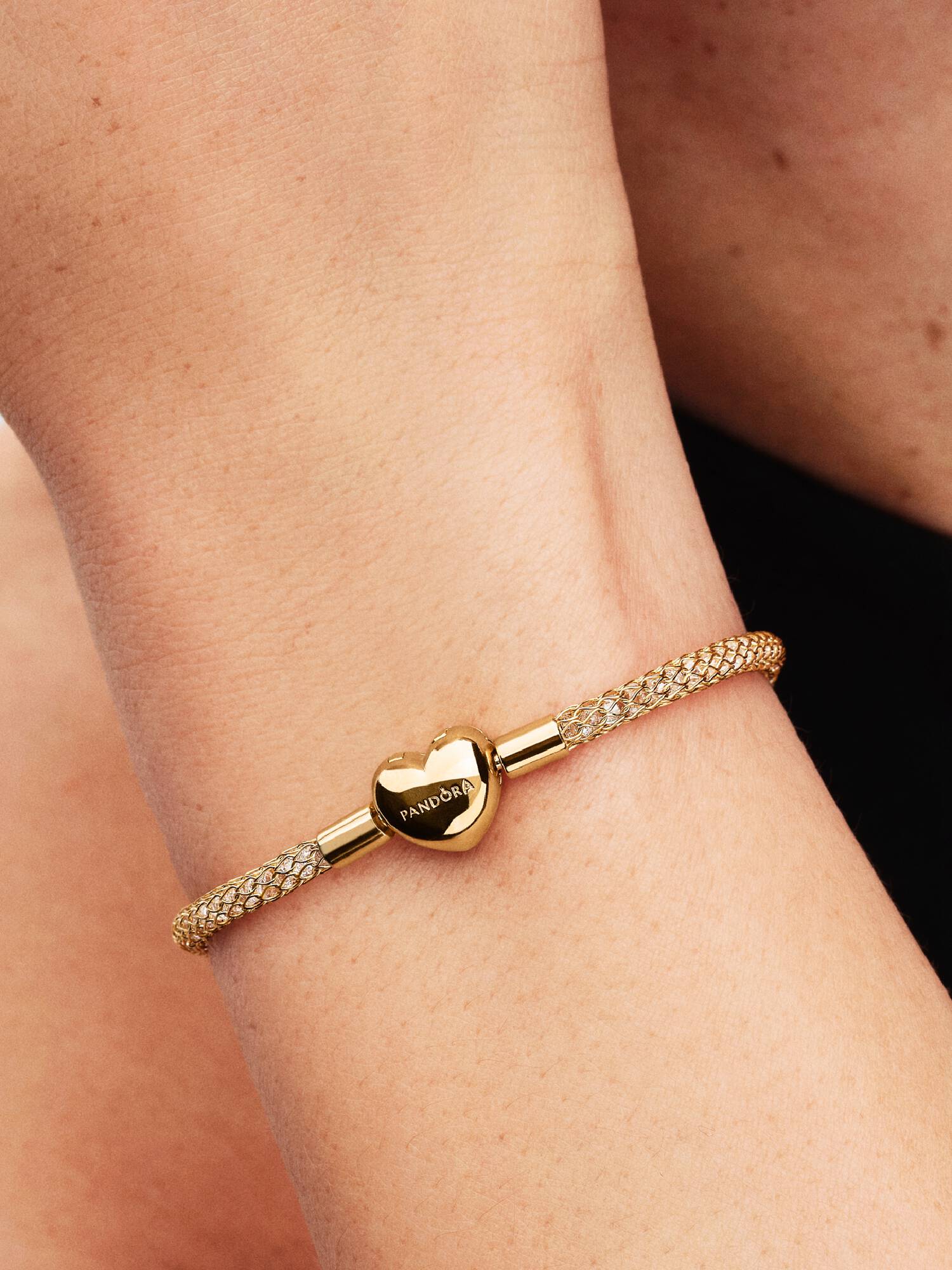 Funkelndes Herzverschluss Mesh-Armband 