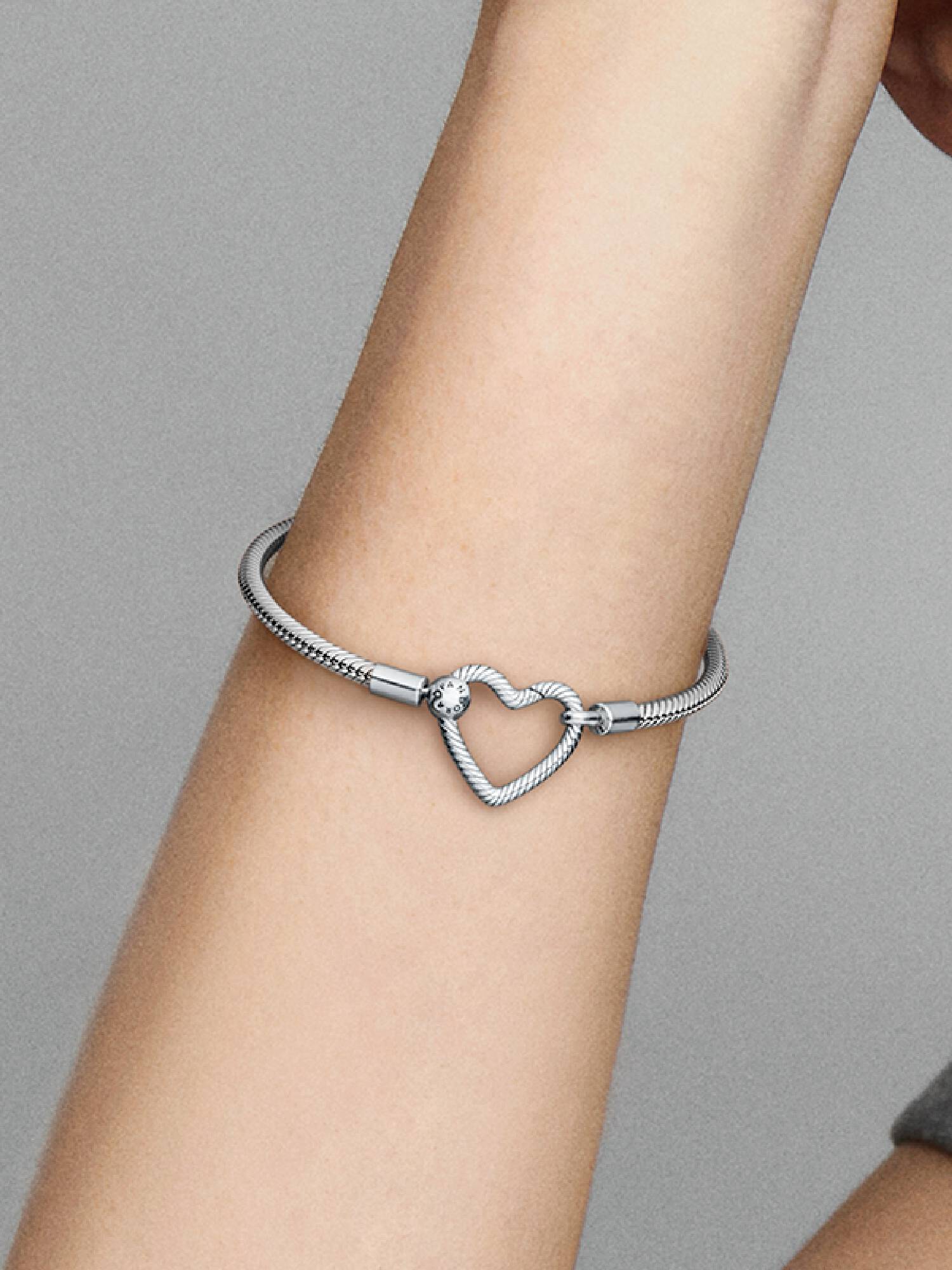 Pandora Moments Herzverschluss Schlangen-Gliederarmband