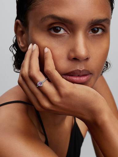 Erhabenes Hellviolettes Herz Ring