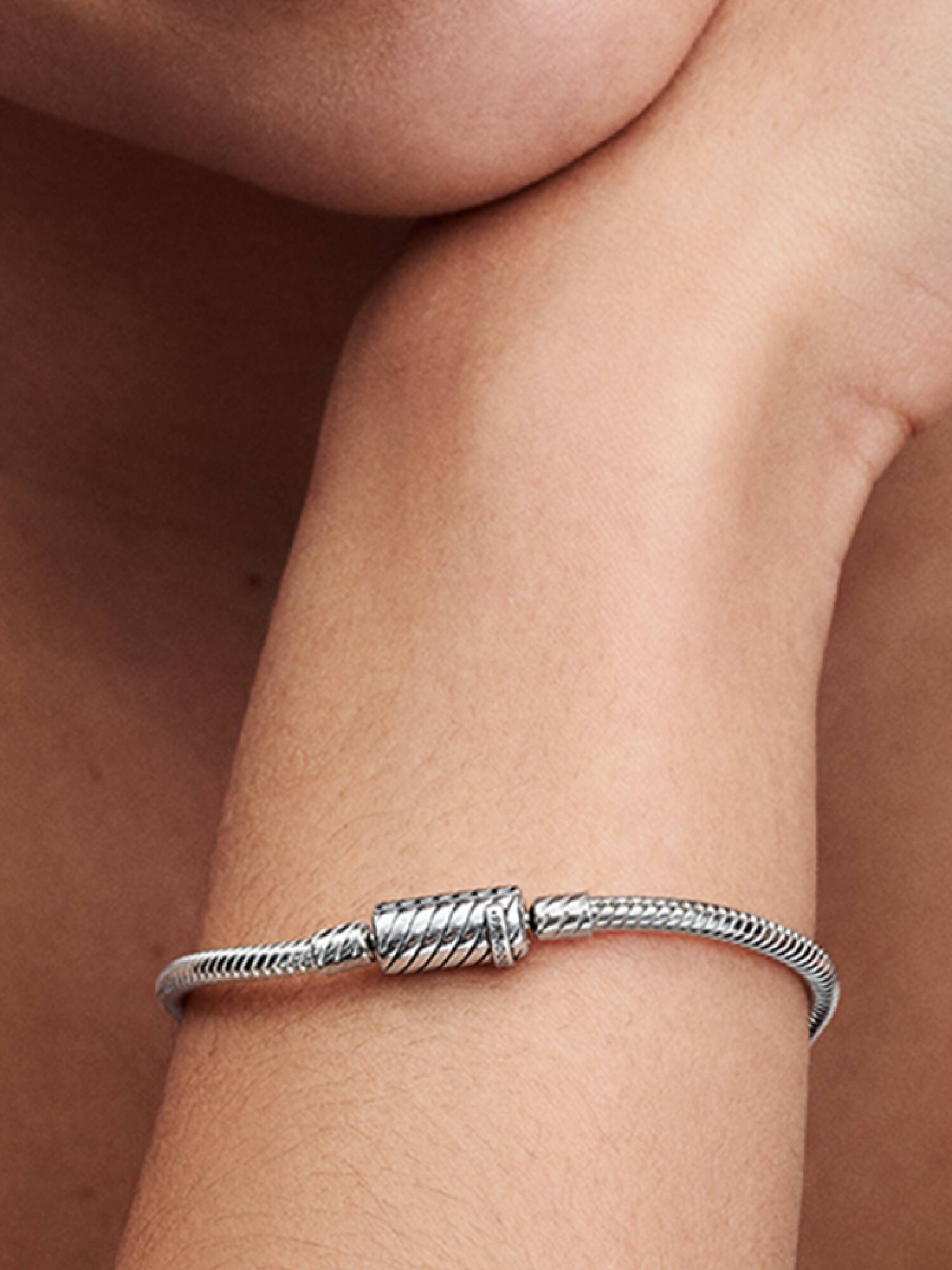 Leicht zu schließendes Schlangen-Gliederarmband mit Magnetverschluss