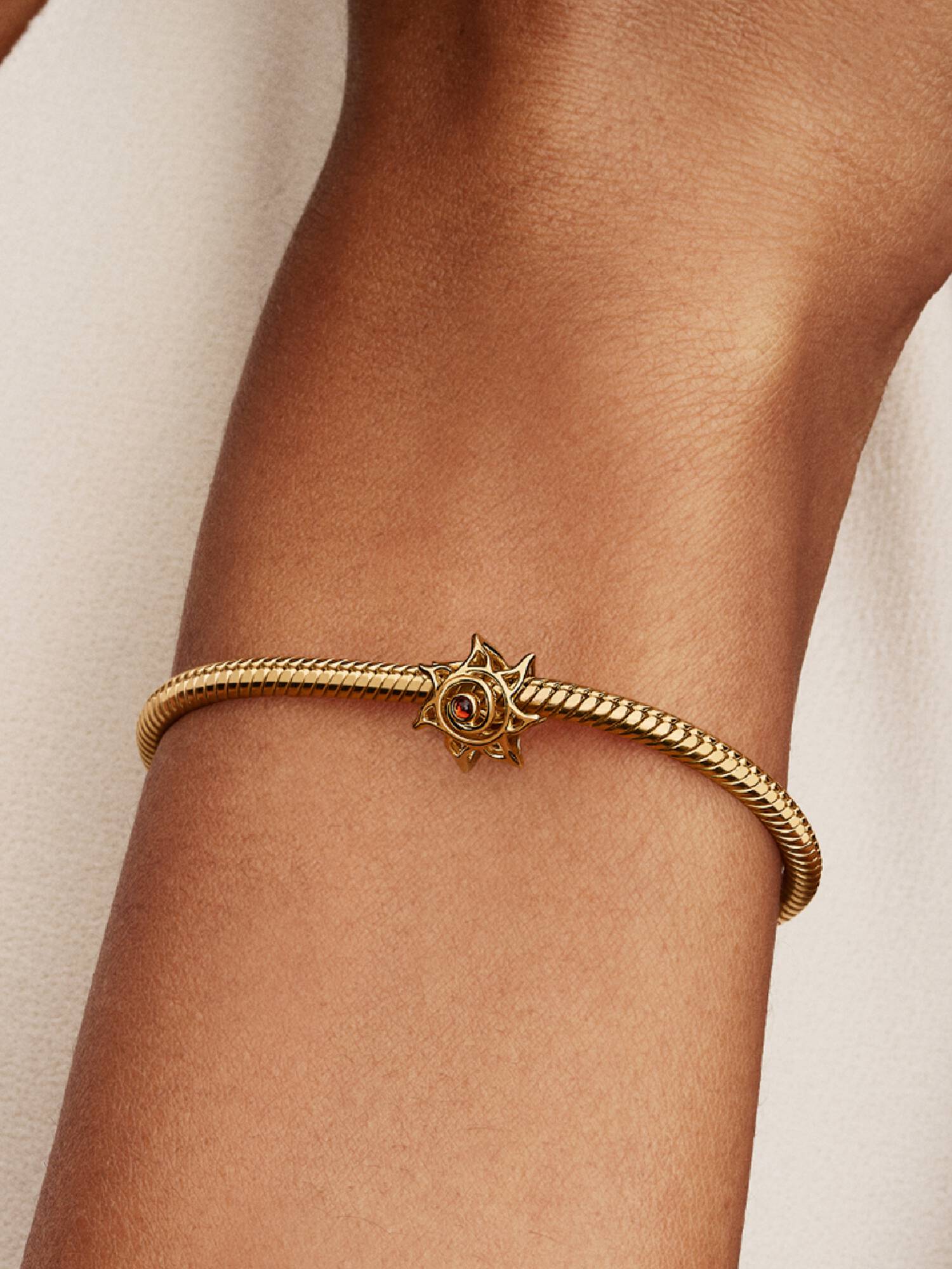 Sonne Offen gearbeitetes Charm