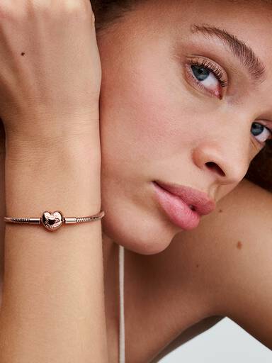 Pandora Moments Schlangen-Gliederarmband mit Herz-Verschluss
