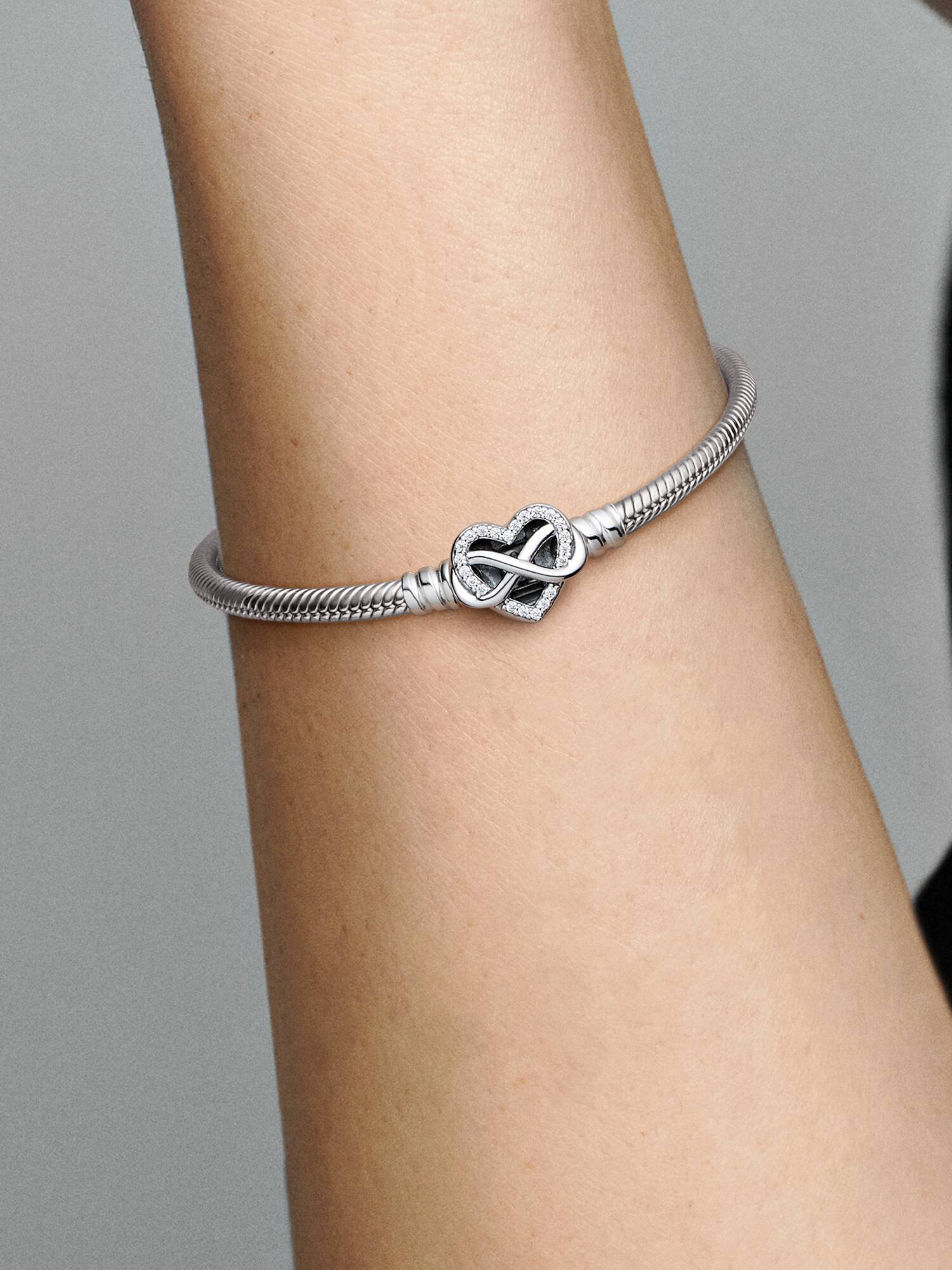Pandora Moments Schlangen-Gliederarmband mit Funklendem Unendlichkeits-Herzverschluss