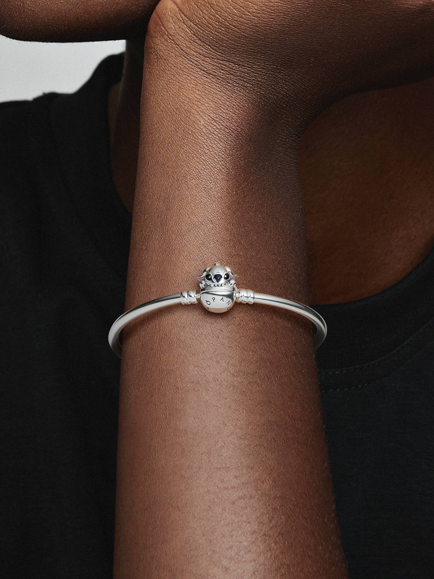 Pandora Moments Disney Beißender Stitch Verschluss Armreif