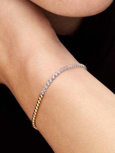Kugeln und Tennisarmband