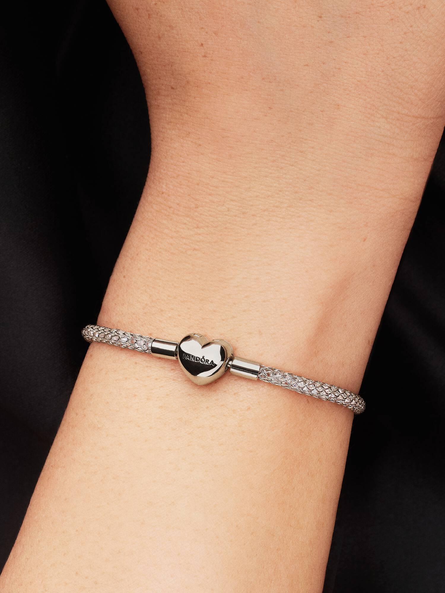 Funkelndes Herzverschluss Mesh-Armband 