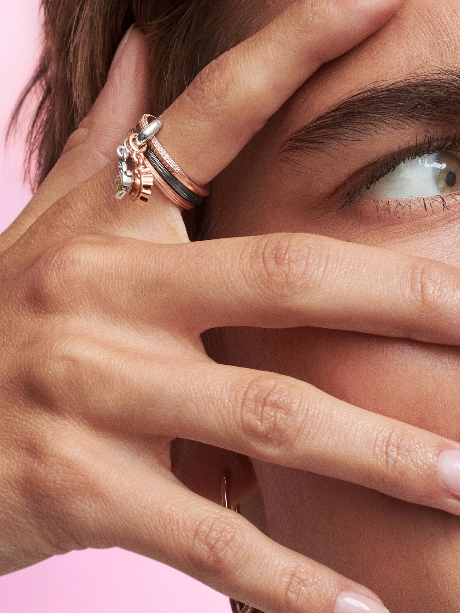 Pandora ME Kronenkorken Mini-Charm-Anhänger