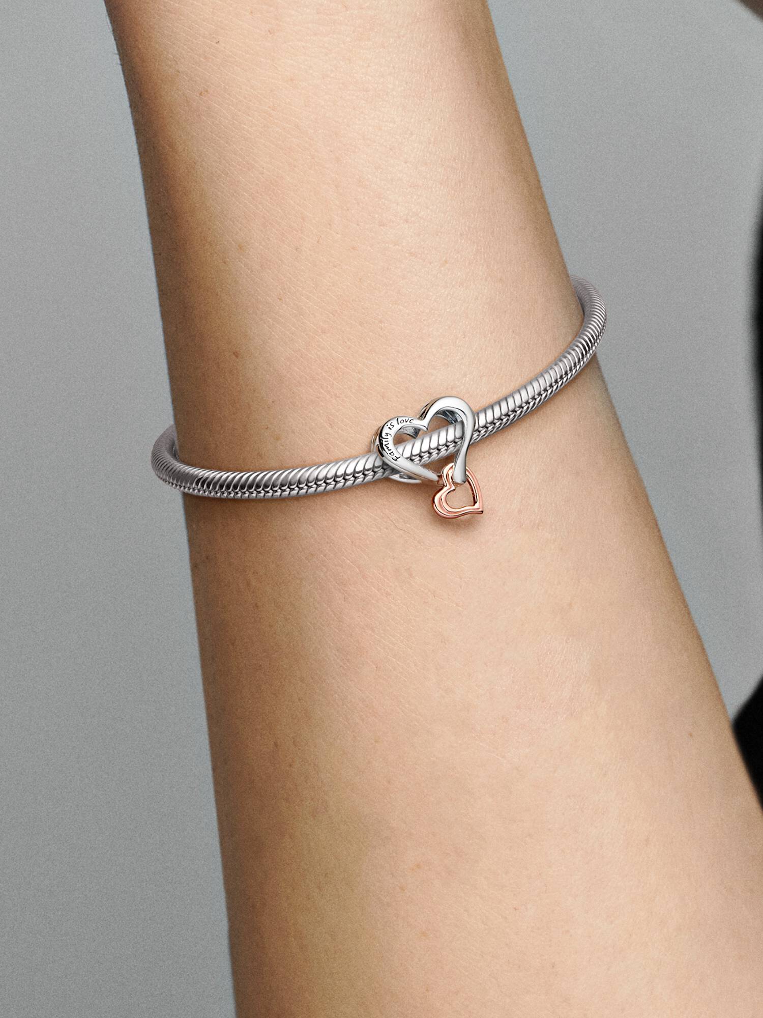 Bicolor Offen gearbeitetes Unendlichkeits-Herz Charm