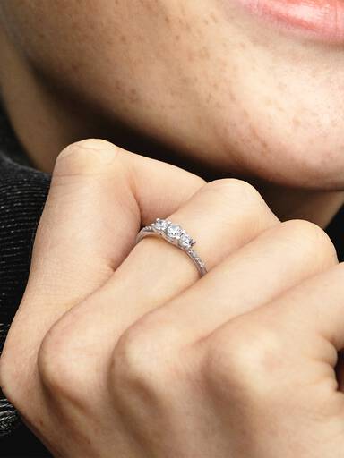 Drei Klare Steine Ring