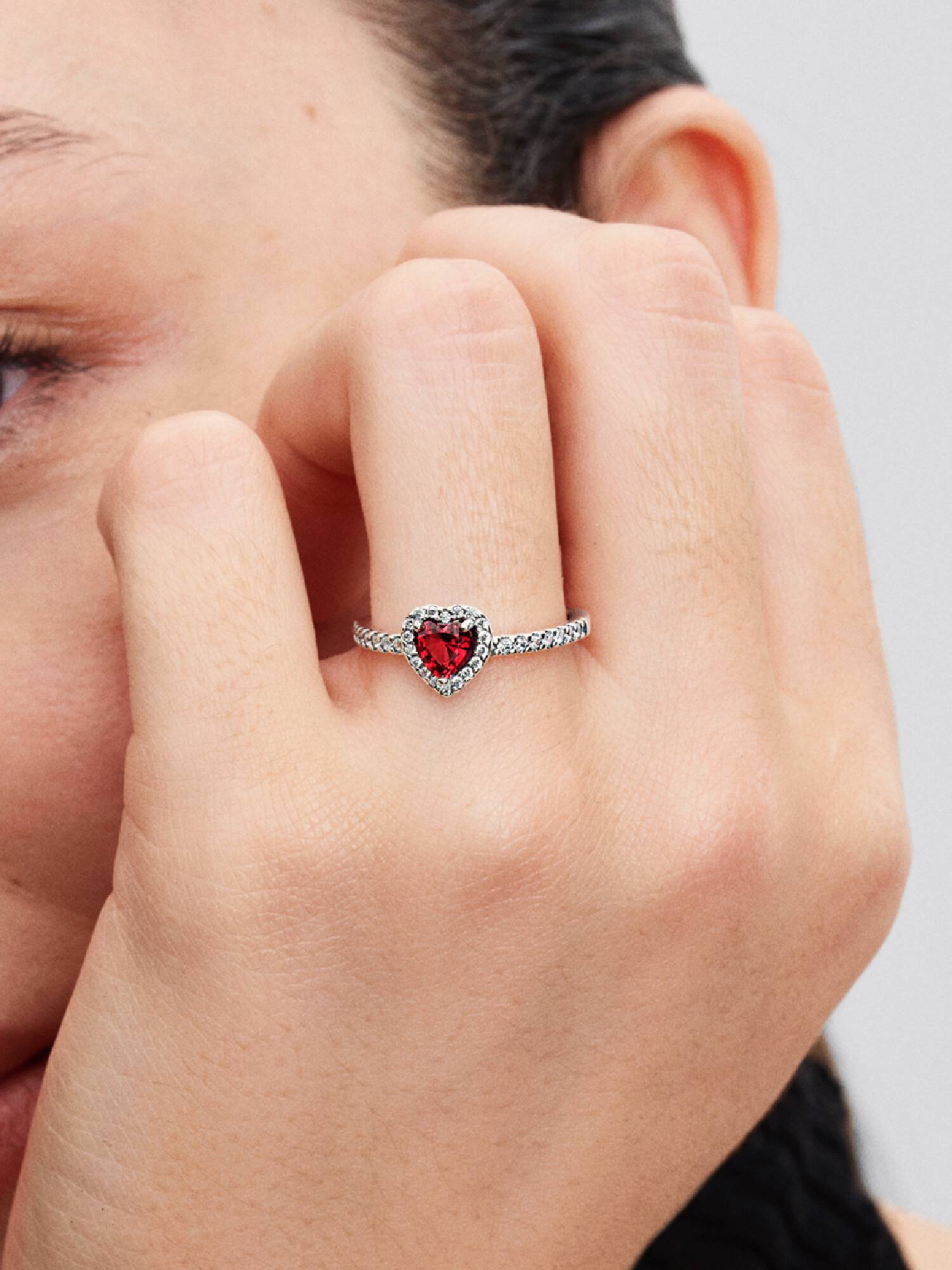 Ausgeprägtes Rotes Herz Ring