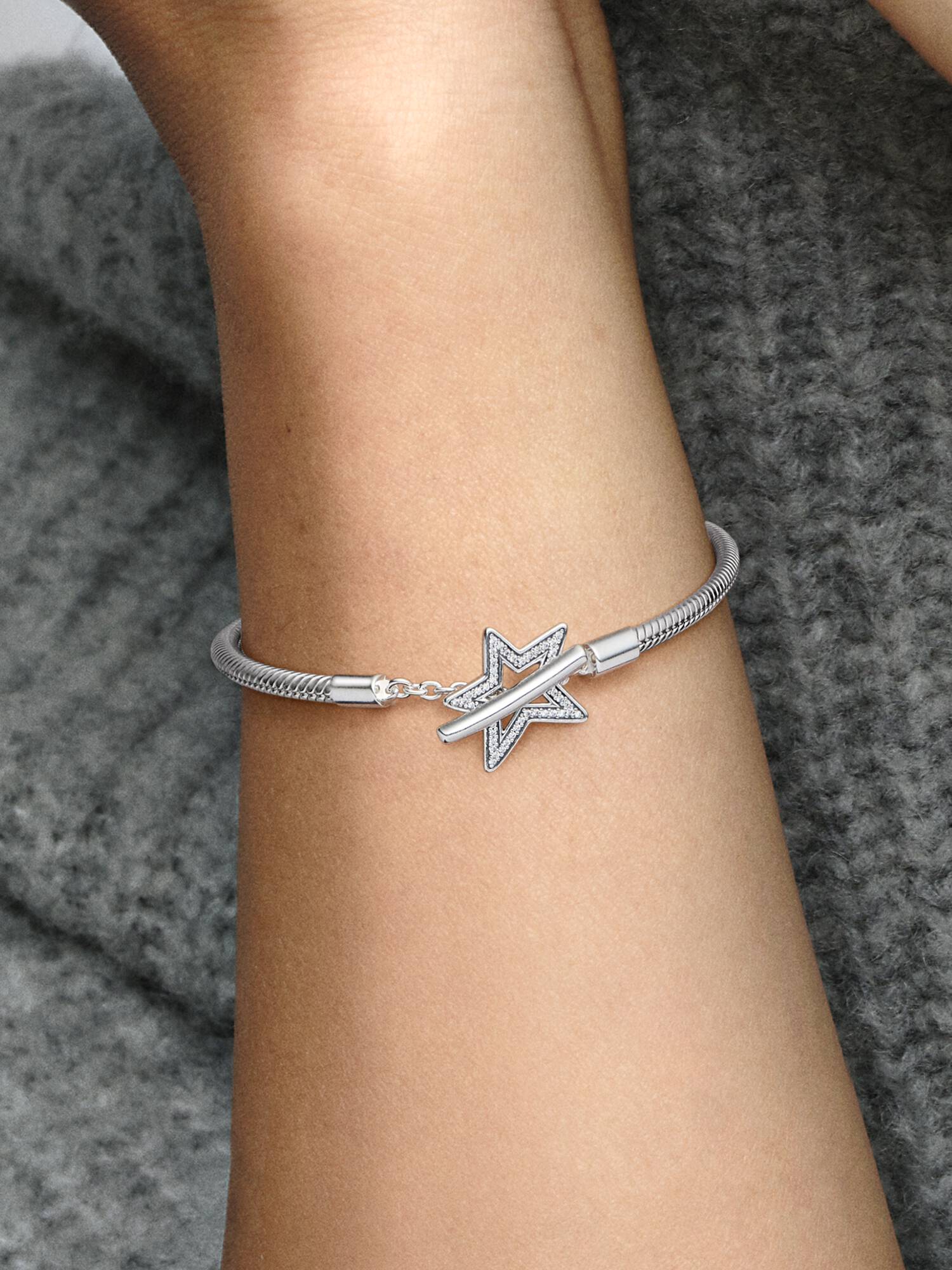 Pandora Moments Asymmetrischer Stern T-Verschluss Schlangen-Gliederarmband