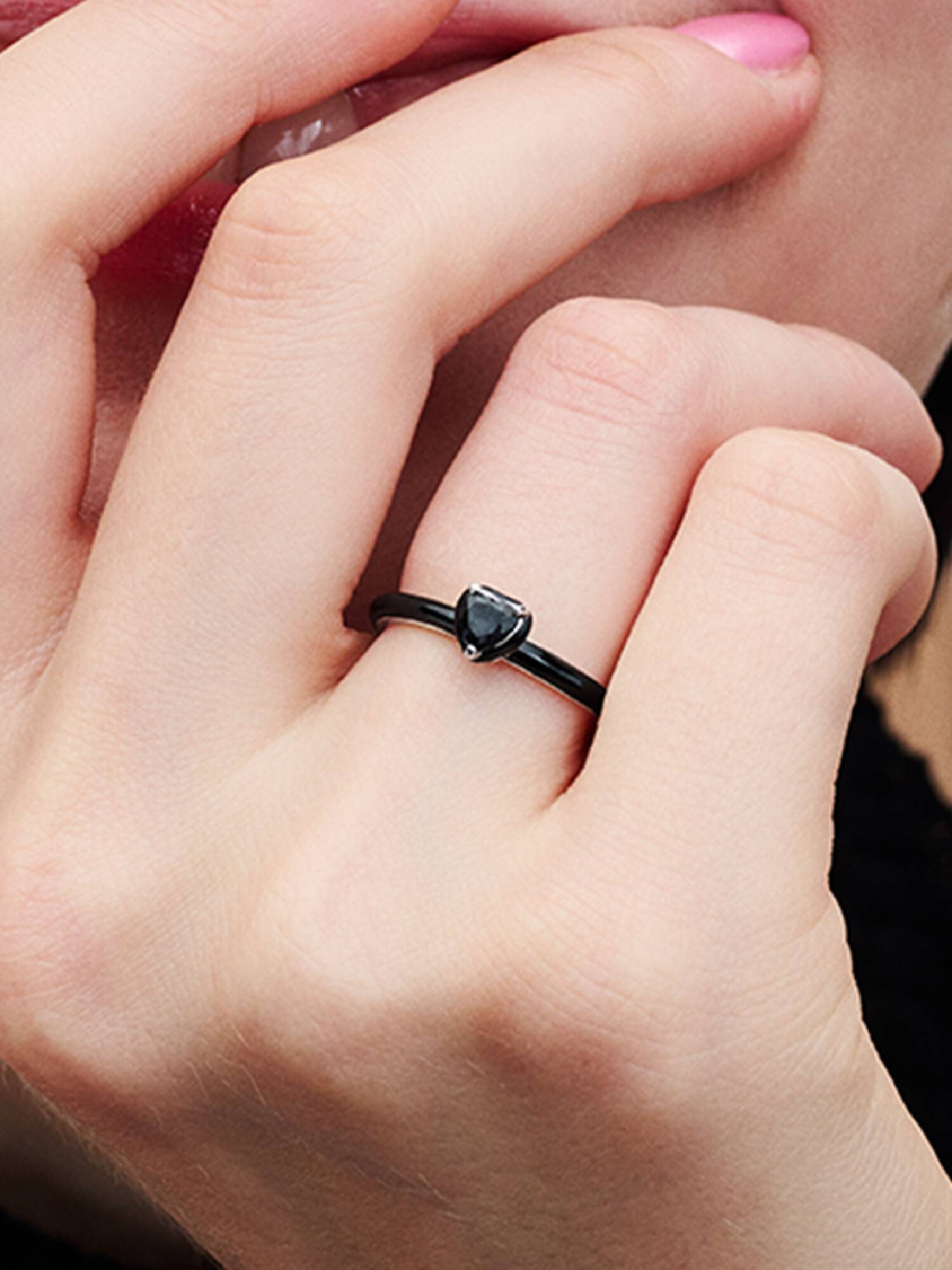 Pandora ME Schwarzes Chakra Herz Ring