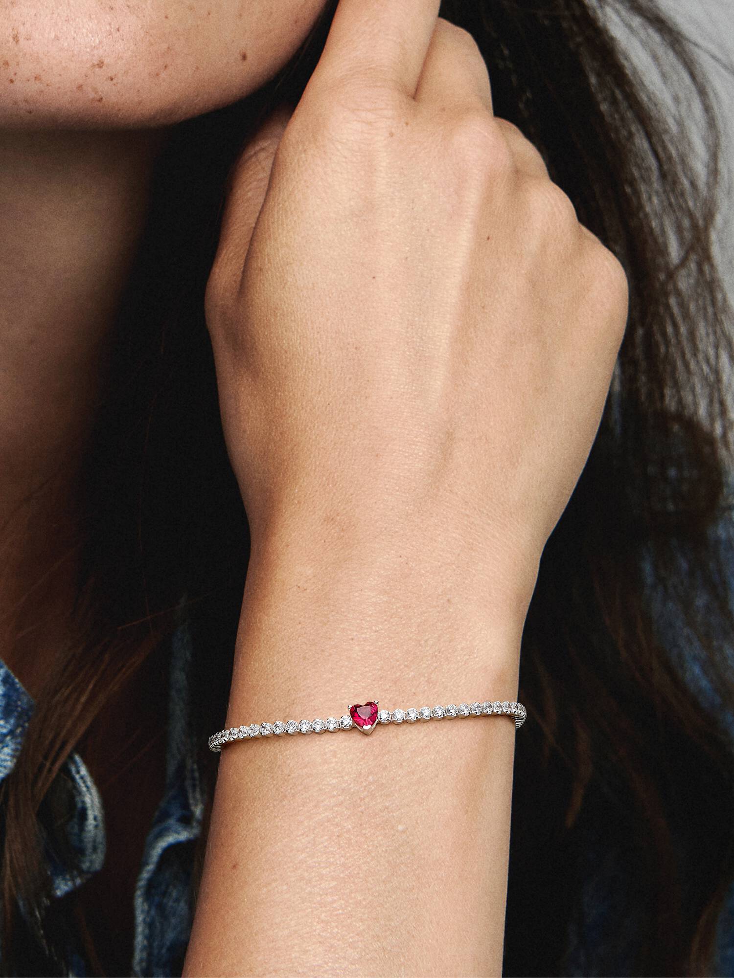 Rotes Funkelndes Herz Tennisarmband